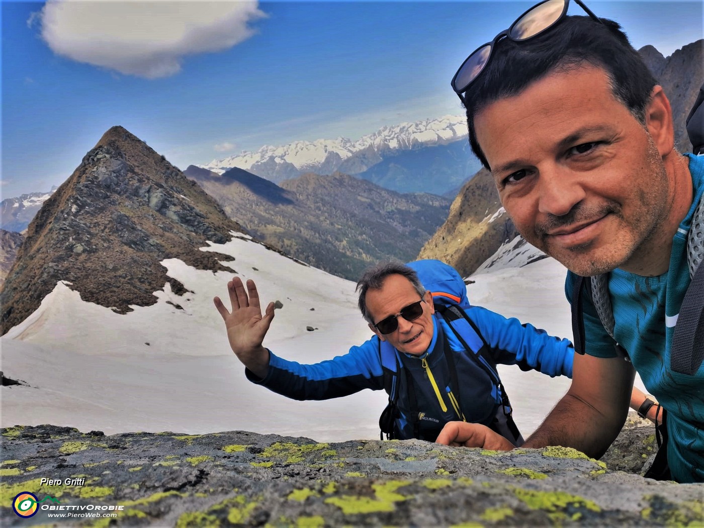 57 Alla Bocchetta di Budria (2216 m) selfie acrobatico.jpg